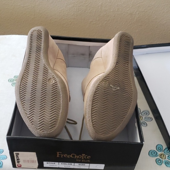 Boots - Picture 6 of 6